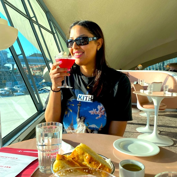 Meet your Posher, Raisa - Picture 1 of 1